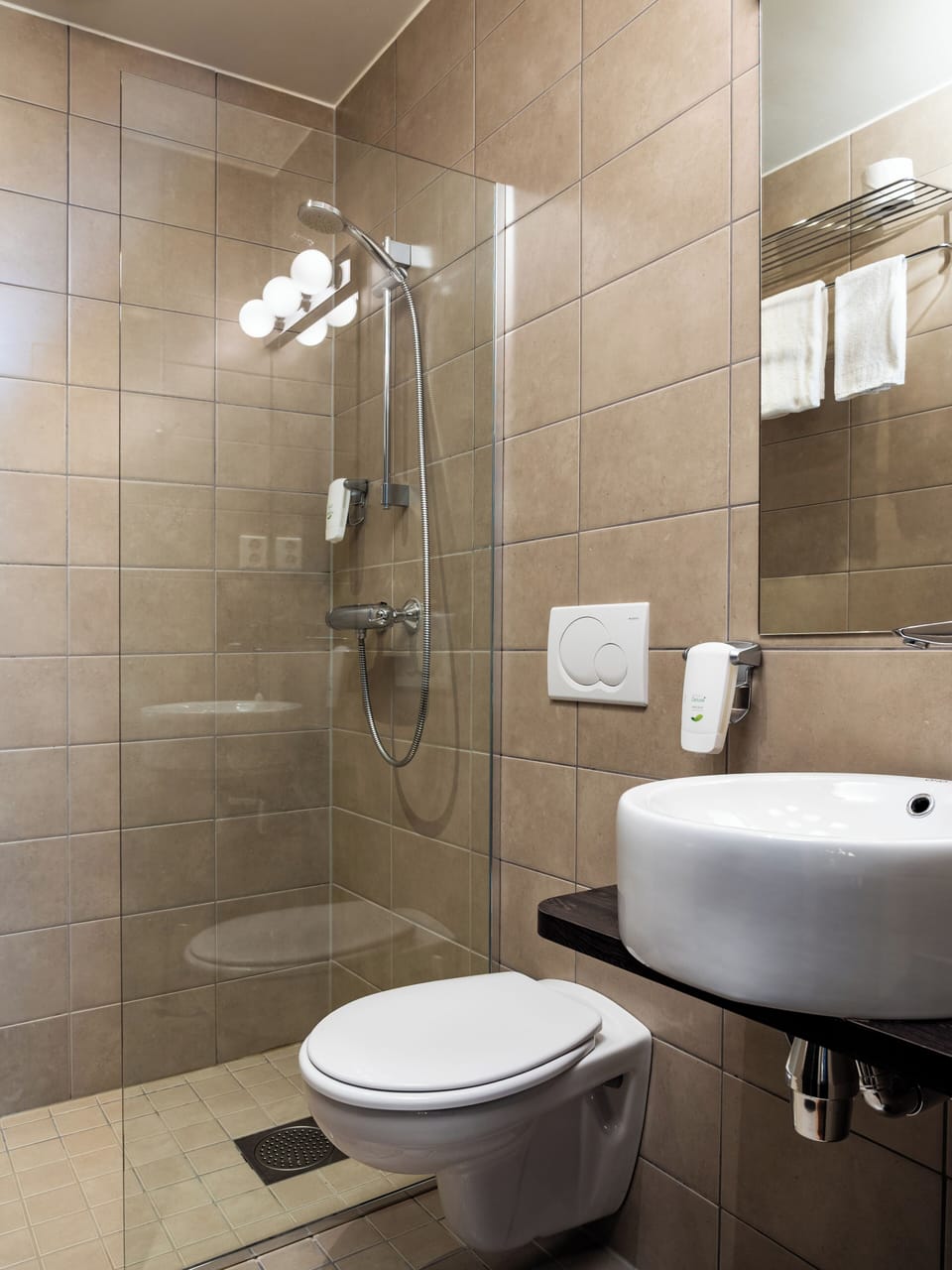 Economy Double Room | Bathroom | Shower, hair dryer, towels