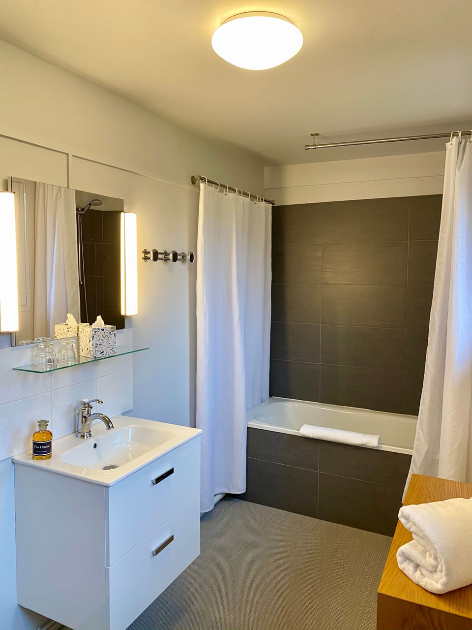 Classic Room | Bathroom | Hair dryer, towels