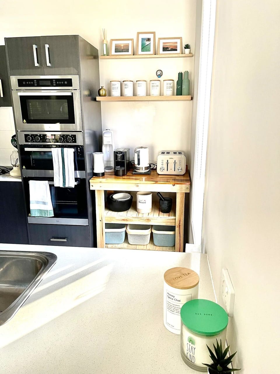 Fully-equipped kitchen: stove, oven, microwave + large fridge