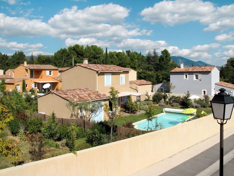 Sky, Building, Plant, Cloud, Property, Window, Tree, Water, House, Swimming Pool