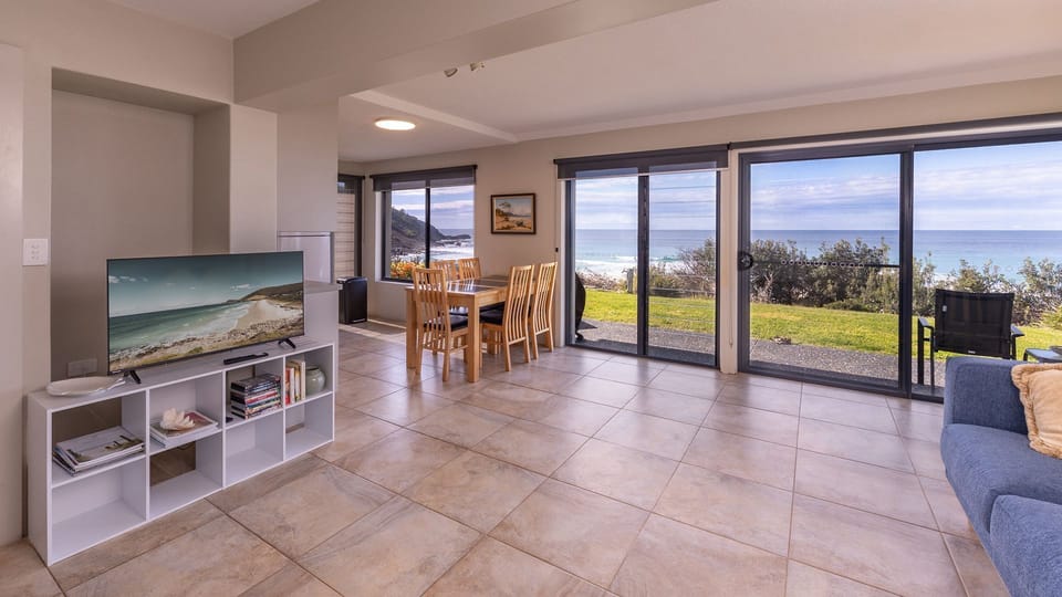 Lounge / Kitchen