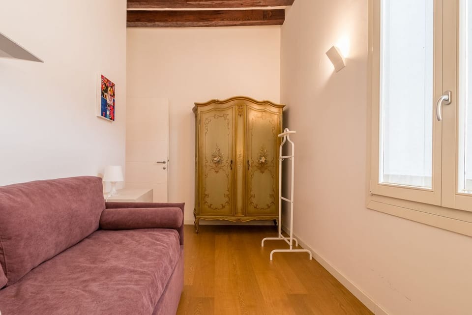 Gallery House @Venice Apartment in Venice