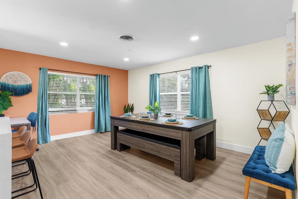 Dining to easily fit 12 between the  peninsula and dining room table!