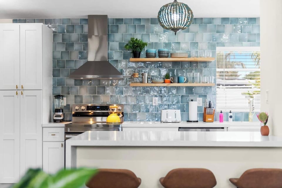 Designer kitchen with all necessities to cook for the whole family!