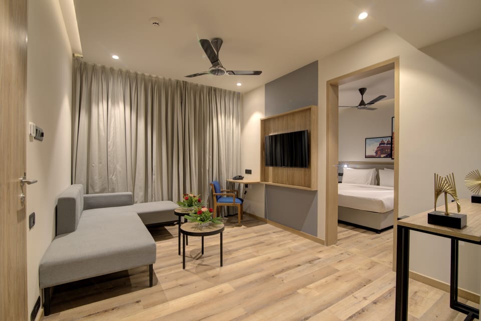 Studio Suite | Premium bedding, in-room safe, desk, blackout drapes