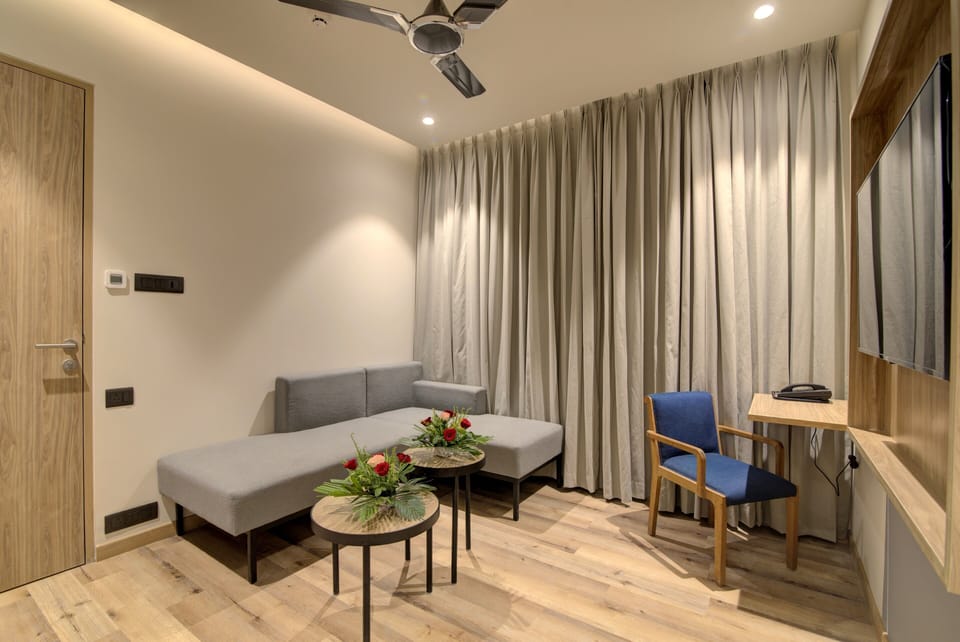Studio Suite | Premium bedding, in-room safe, desk, blackout drapes
