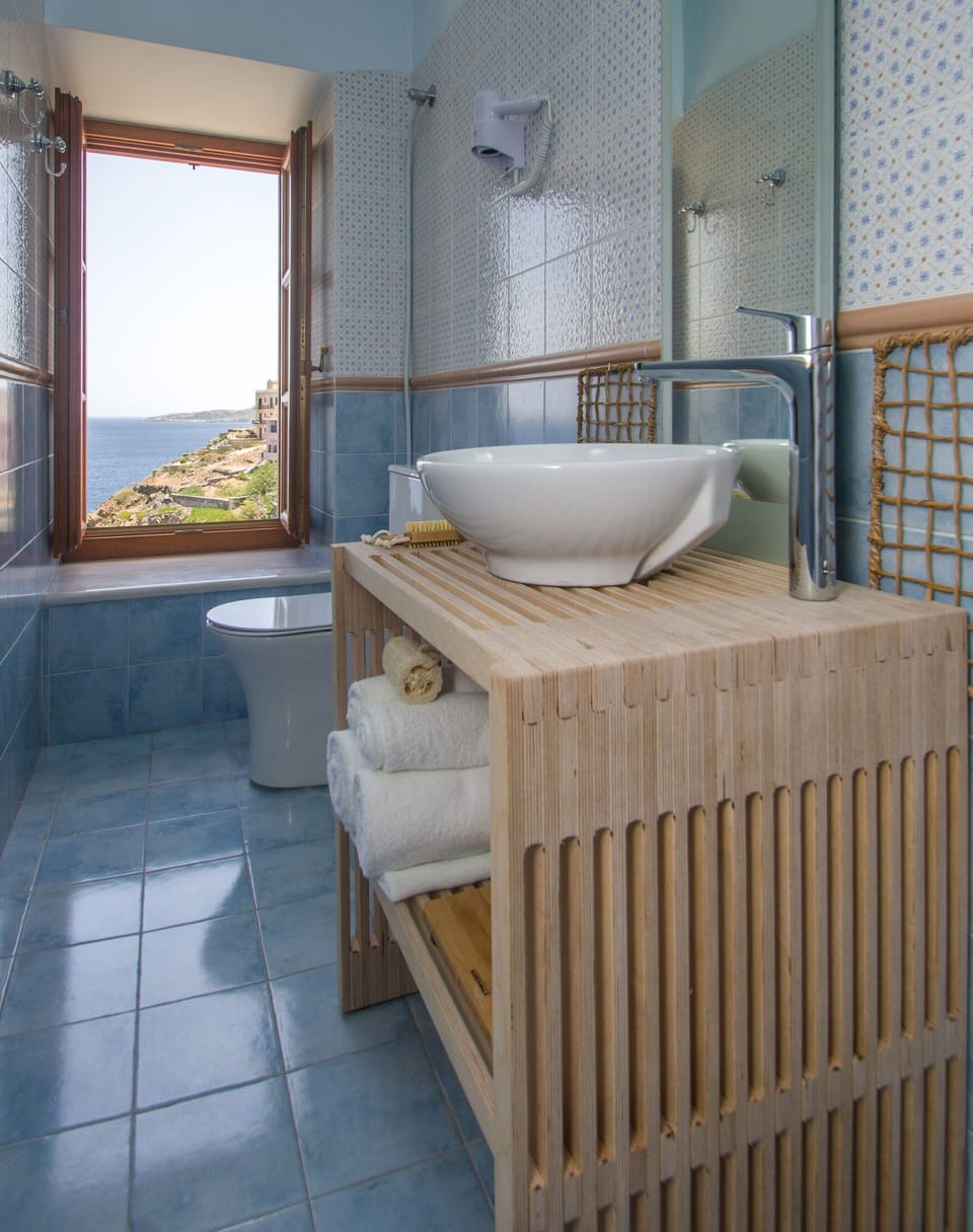 Superior Triple Room | Bathroom | Shower, rainfall showerhead, designer toiletries, hair dryer