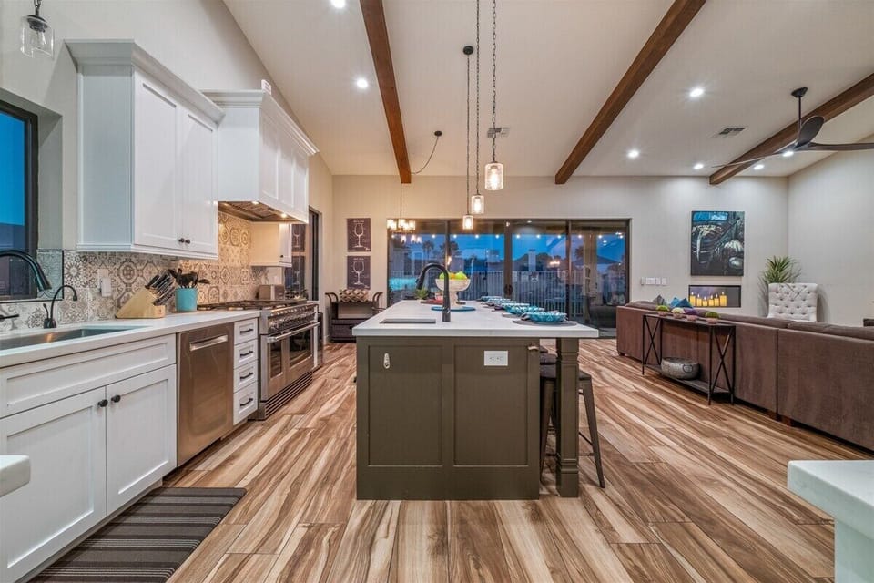 Fully stocked kitchen, ready for any culinary artist to walk in and enjoy.