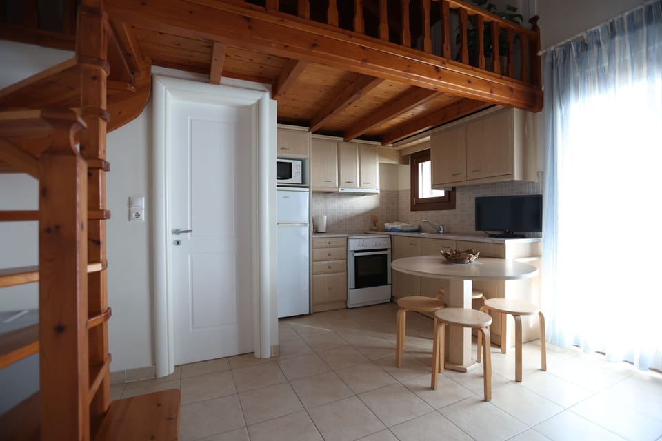 Superior Quadruple Room, Non Smoking, Sea View | Individually decorated, individually furnished, desk, laptop workspace