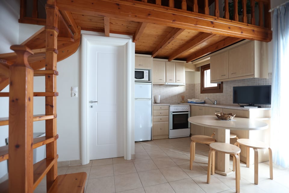 Superior Quadruple Room, Non Smoking, Sea View | Individually decorated, individually furnished, desk, laptop workspace