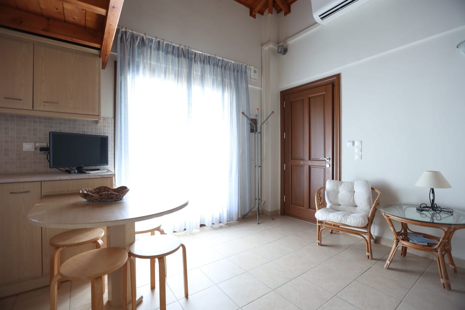 Superior Quadruple Room, Non Smoking, Sea View | Individually decorated, individually furnished, desk, laptop workspace