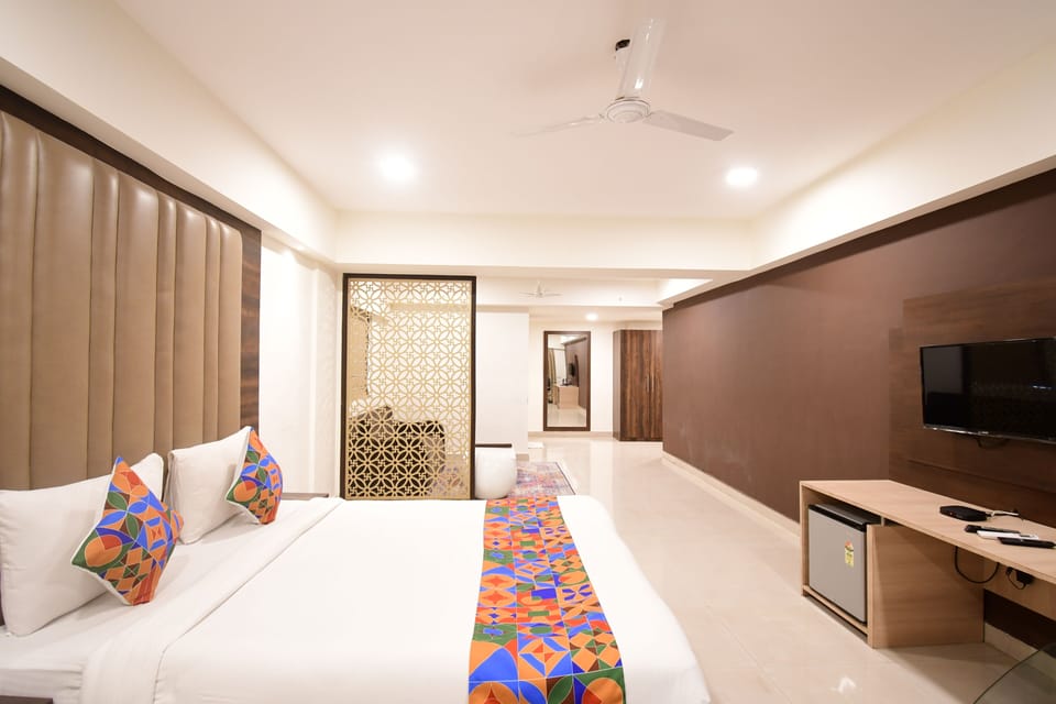Kitchen Suite With Balcony | In-room safe, iron/ironing board, rollaway beds, free WiFi