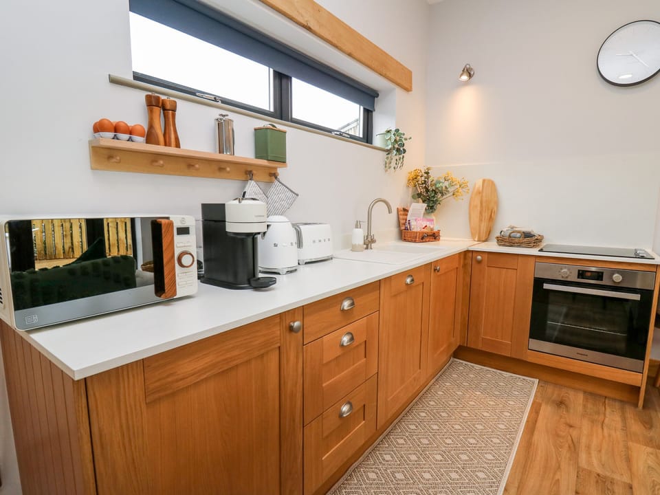 Fridge, dishwasher, cookware/dishes/utensils