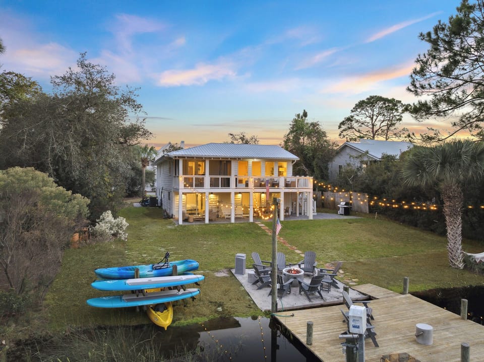 'All Our Summers' - Your Lake Front Oasis!