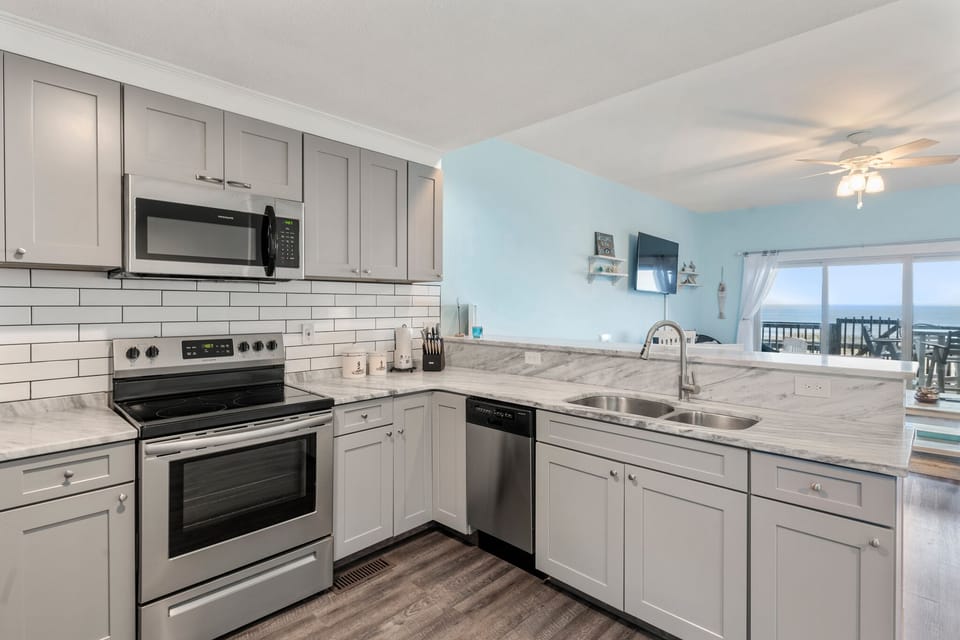 SWK10: Sea-Eye-Eh? | Kitchen