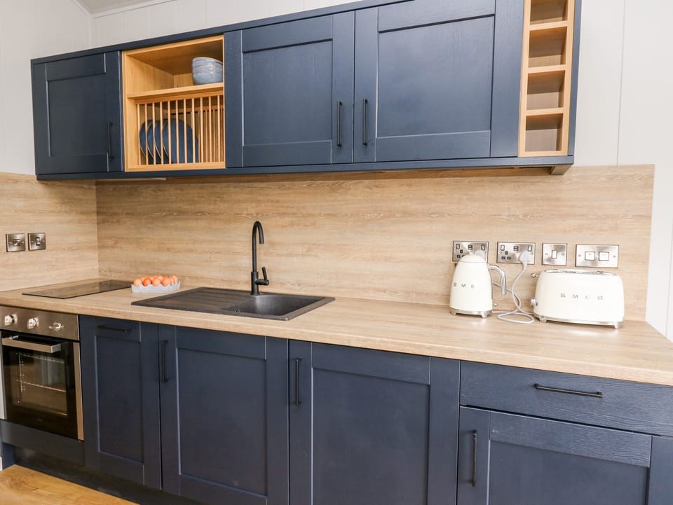 Dishwasher, cookware/dishes/utensils