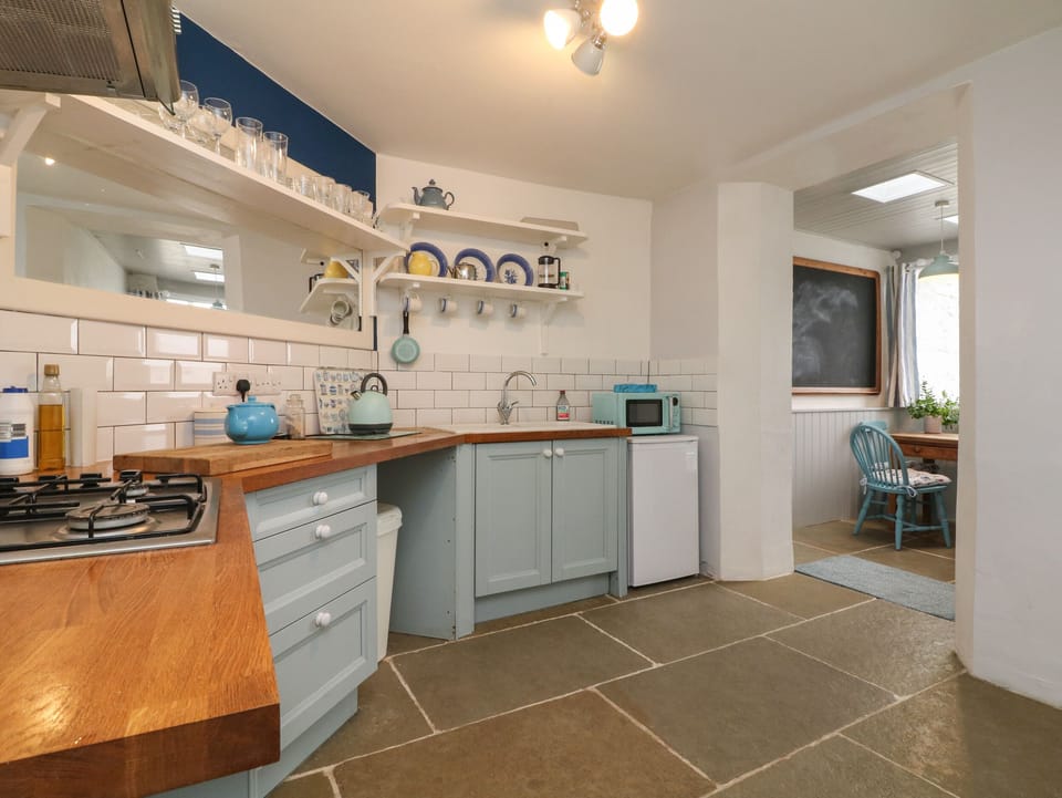 Cottage | Private kitchen | Fridge, dishwasher, electric kettle, toaster
