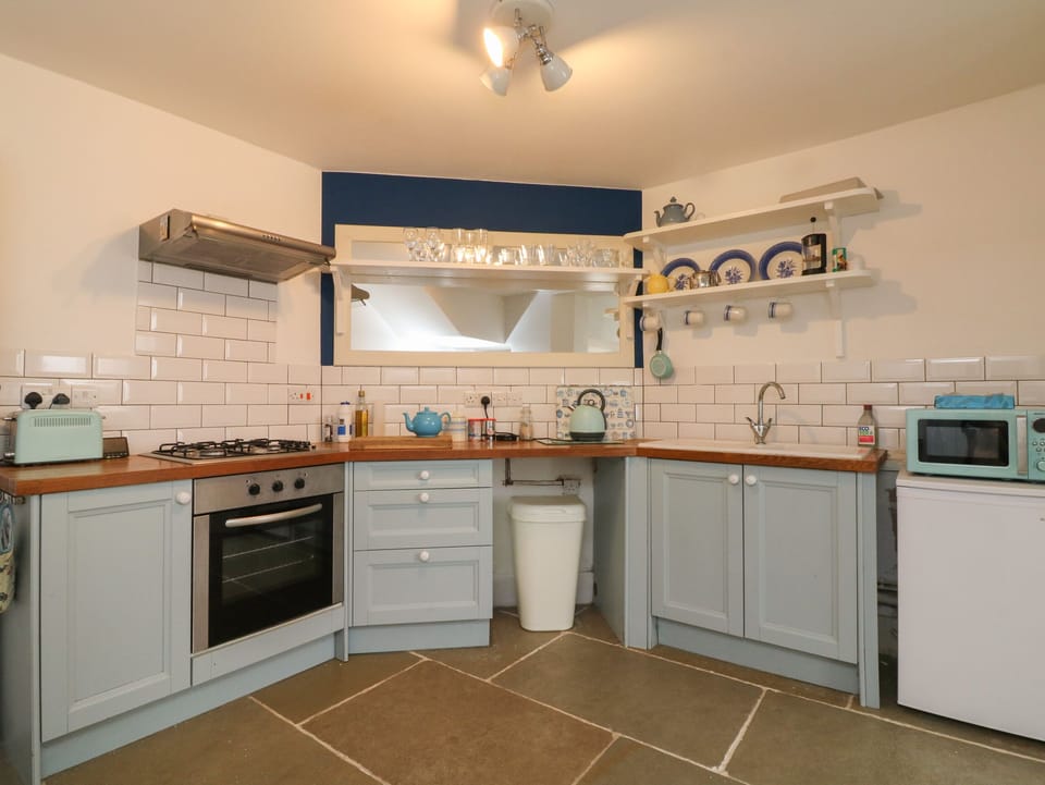 Cottage | Private kitchen | Fridge, dishwasher, electric kettle, toaster