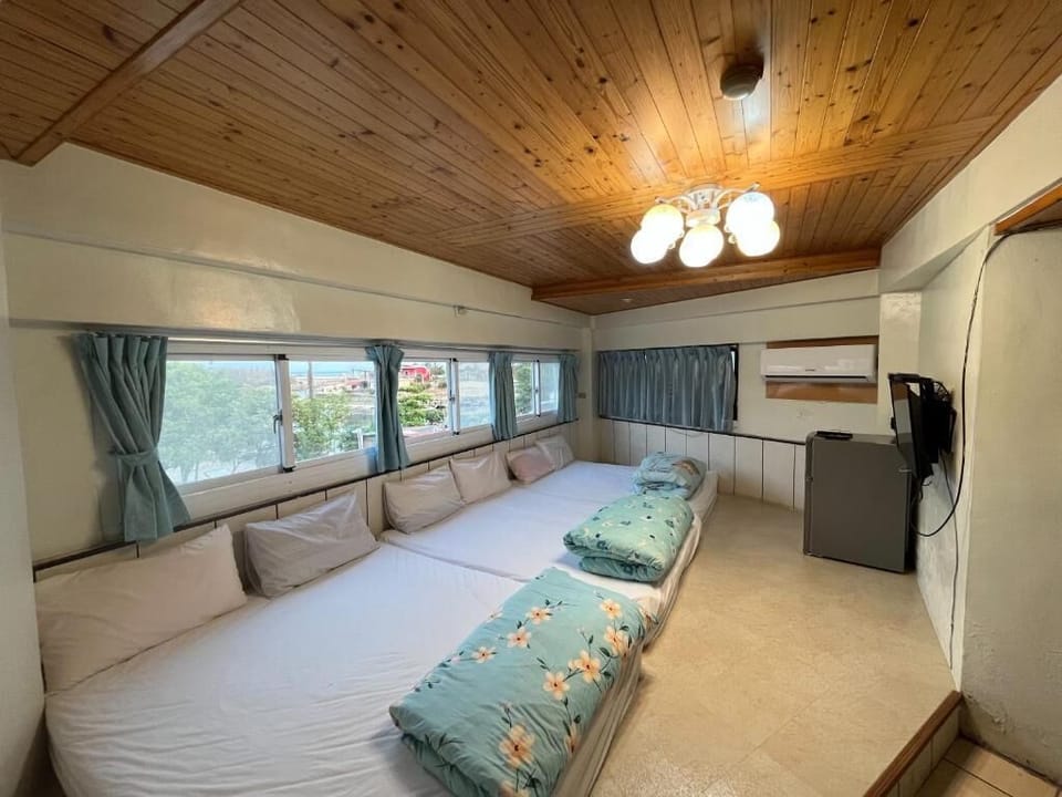 Basic Studio, 1 Bedroom, Non Smoking, Marina View | Free WiFi
