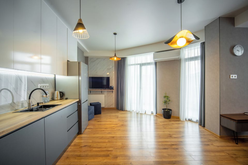 Deluxe Apartment, Non Smoking | Hypo-allergenic bedding, minibar, laptop workspace, soundproofing