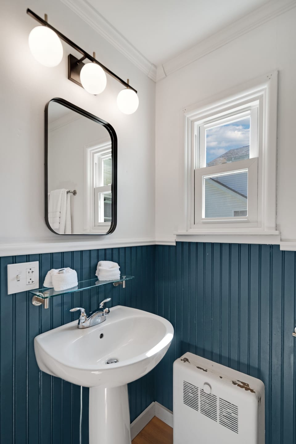 Superior Room | Bathroom | Shower, free toiletries, hair dryer, towels