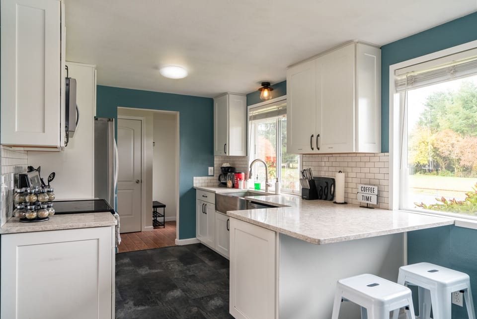 Full equipped kitchen so you can cook to your heart's content!
