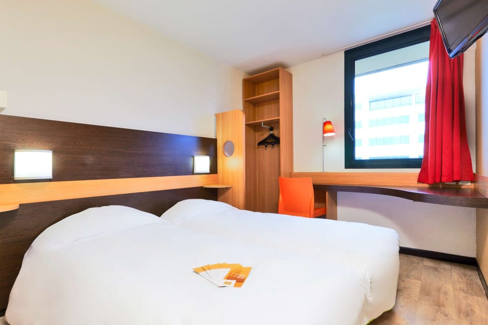 Standard Room, 2 Twin Beds | Premium bedding, desk, blackout drapes, soundproofing