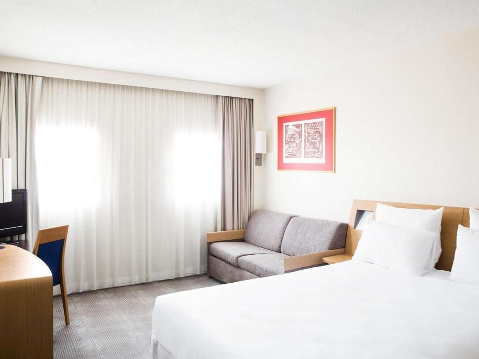 Executive Room, 1 Double Bed, City View | Hypo-allergenic bedding available, minibar, in-room safe, desk