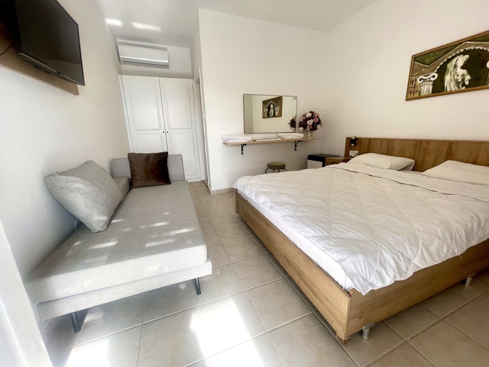 Standard Double Room | Minibar, desk, soundproofing, free WiFi