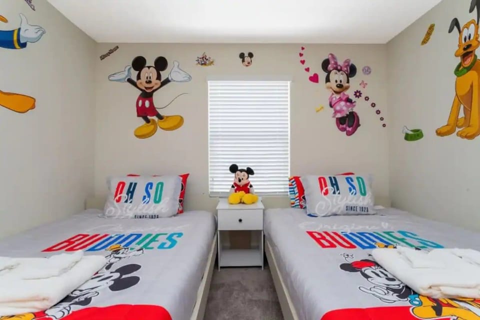Roomy Family Home-Sleeps 16 | 109 House in Kissimmee