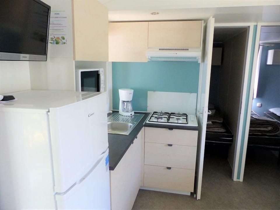 A small yet practical kitchenette.