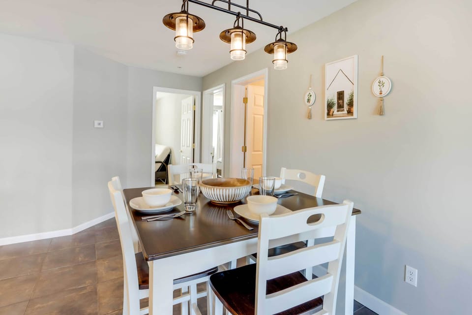 Dining Room | Dishware/Flatware Provided