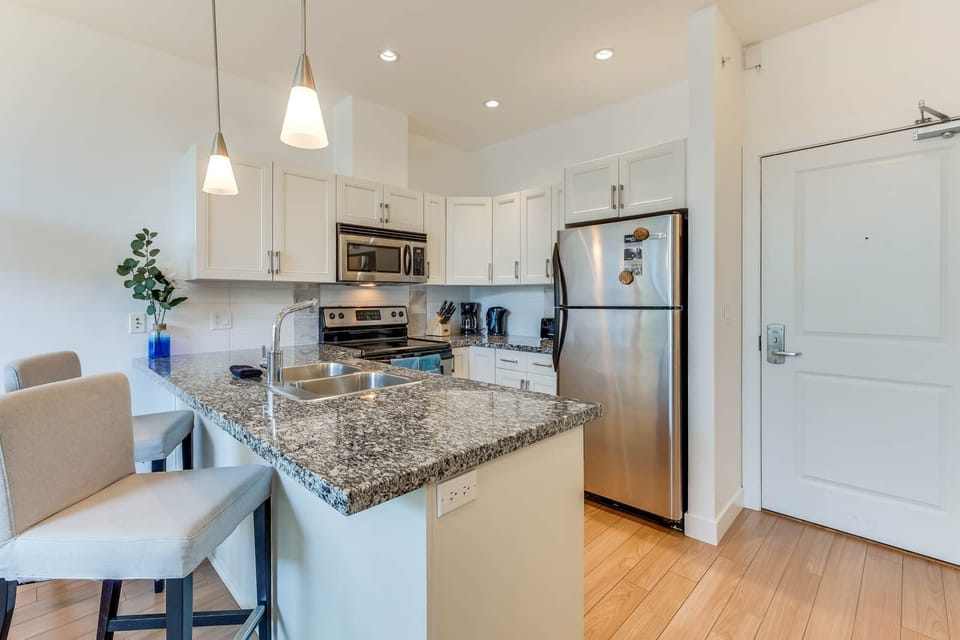 Full kitchen
