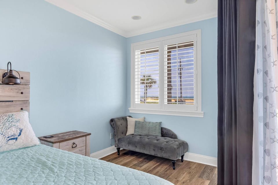Unwind in the master en-suite with stunning ocean views and direct access to the patio—your private escape!