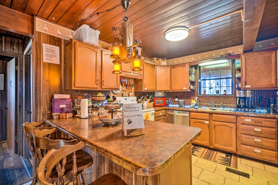 Kitchen | Microwave | Stove/Oven | Coffee Maker | Blender | Refrigerator
