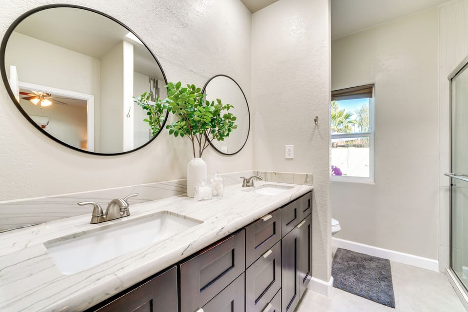 Full Bathroom | Complimentary Toiletries