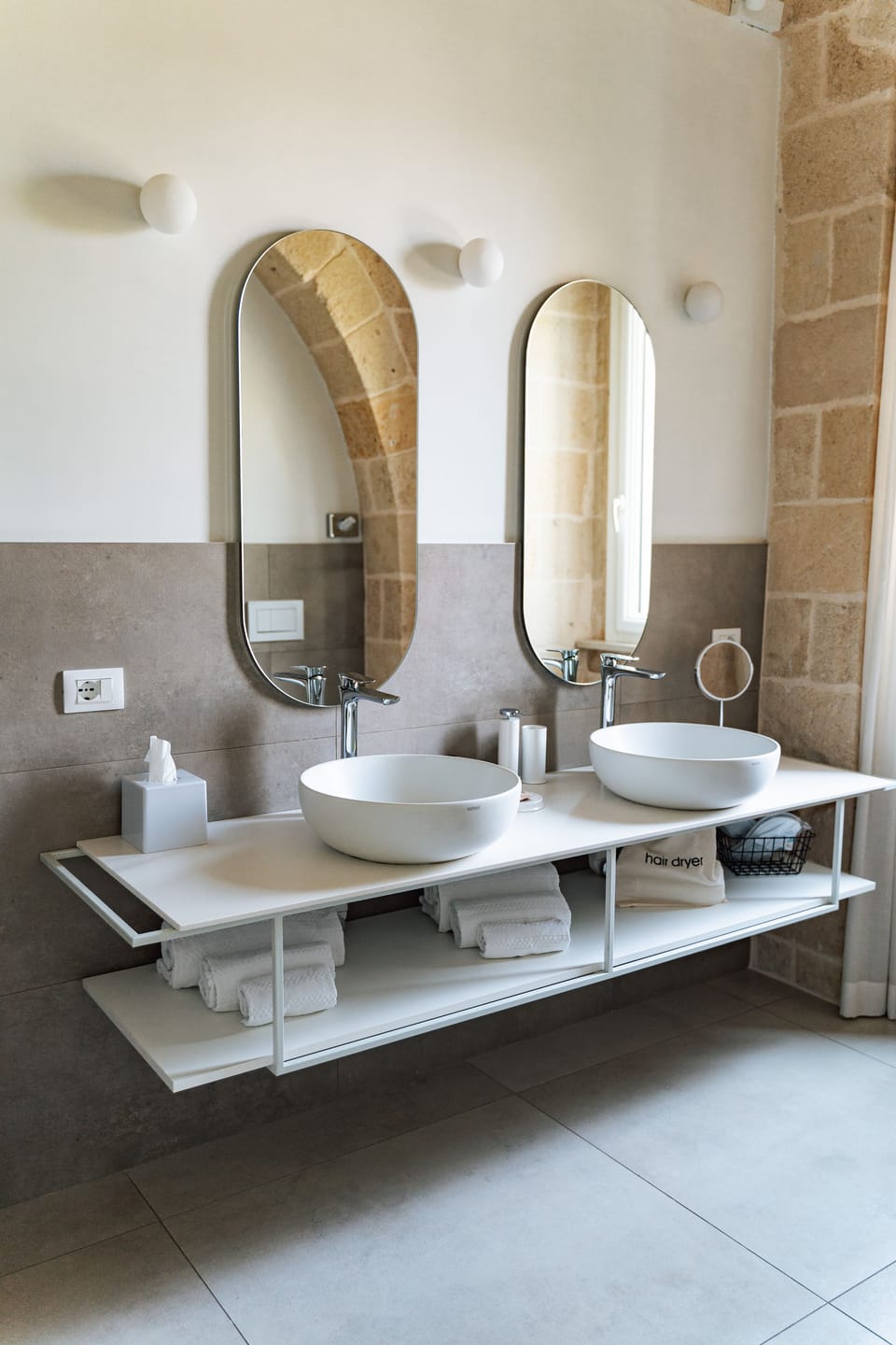 Luxury Room | Bathroom | Separate tub and shower, deep soaking tub, rainfall showerhead