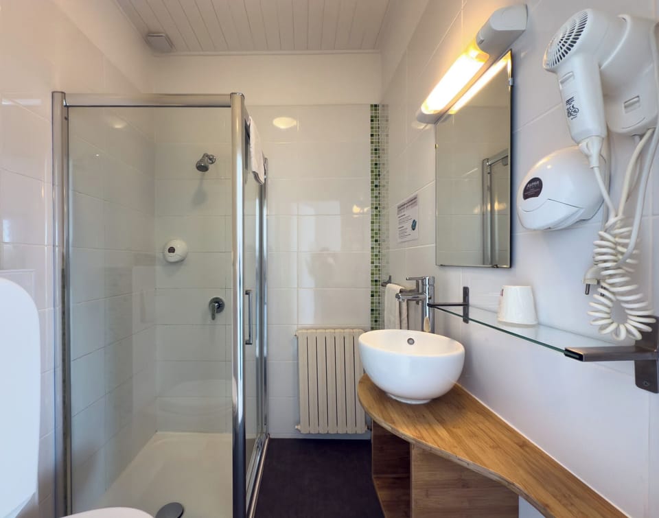 Shower, free toiletries, hair dryer, towels