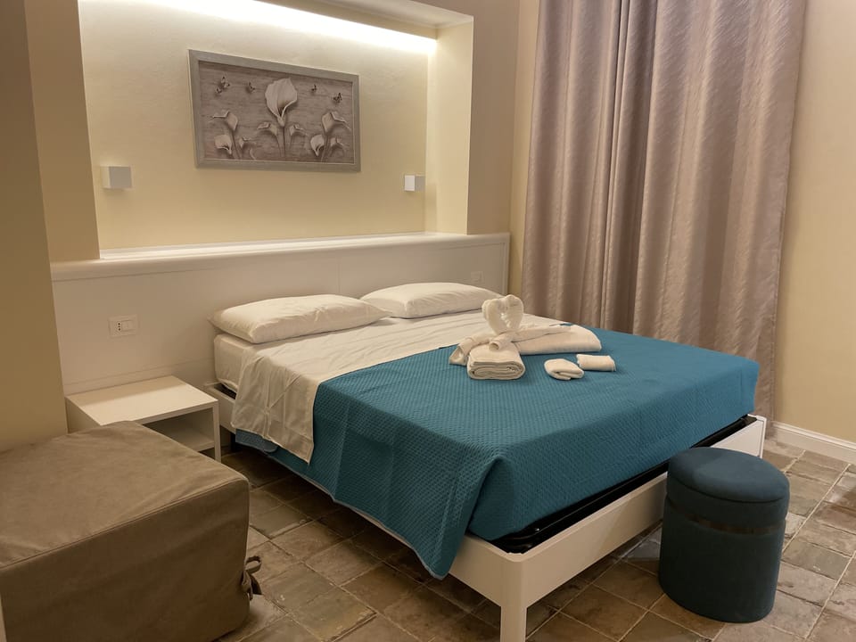 Basic Triple Room | In-room safe, soundproofing, free WiFi, bed sheets