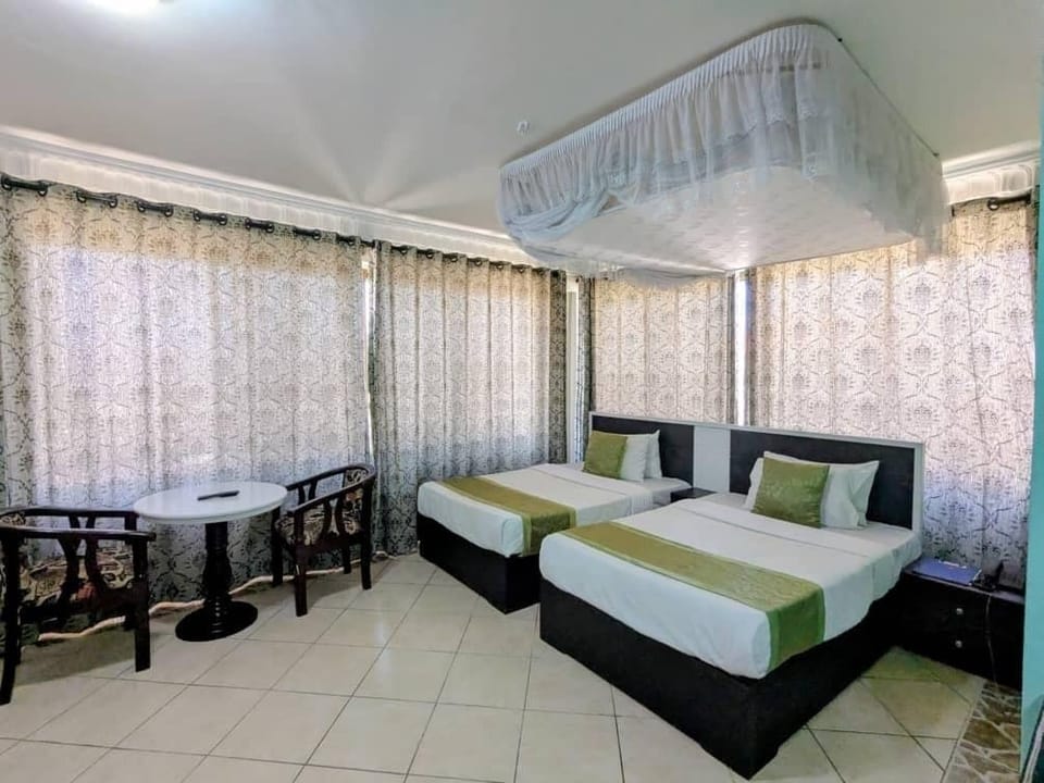 Twin Room | Desk, laptop workspace, free WiFi