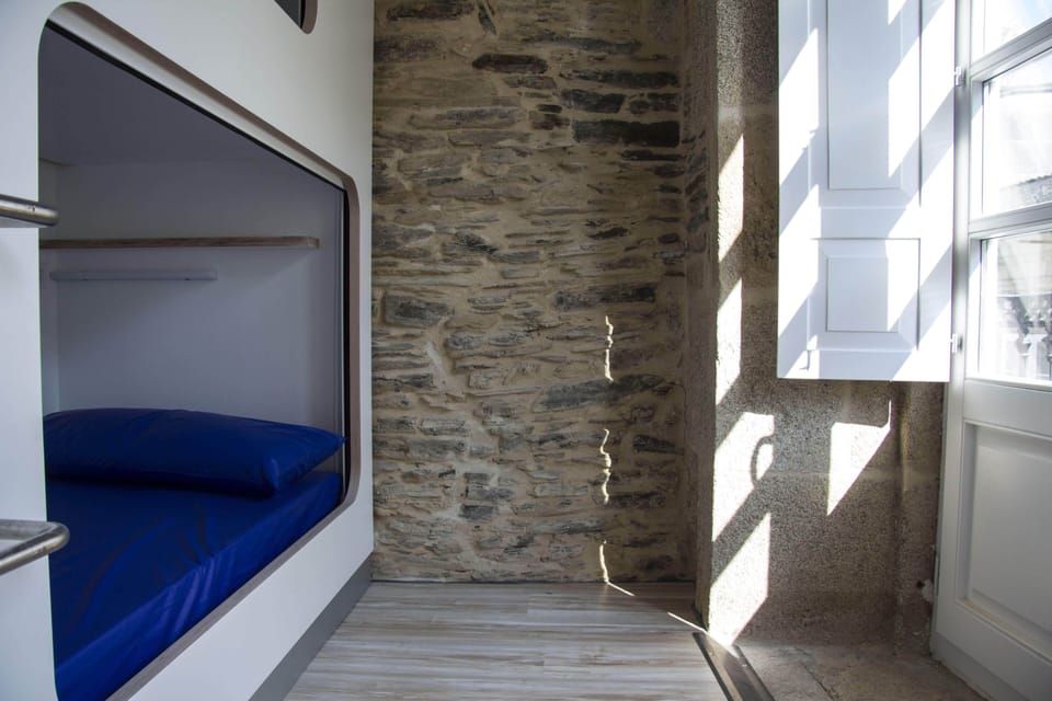 Basic Single Room | Soundproofing, free WiFi, bed sheets
