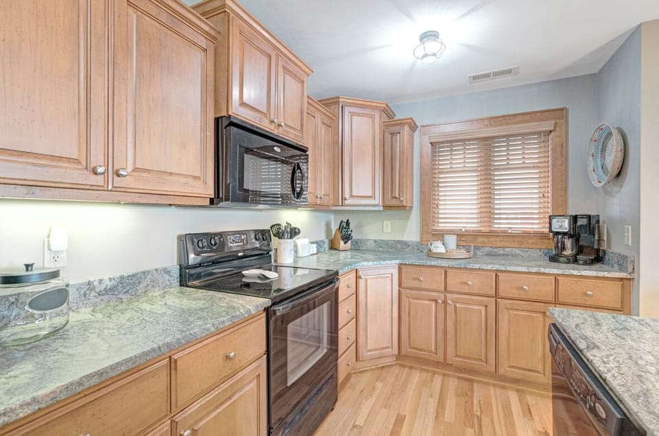 Kitchen--- Granite Counter-tops