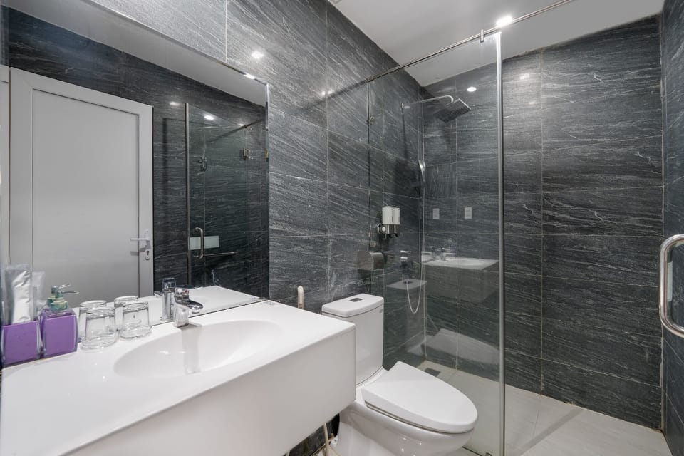 Luxury Quadruple Room | Hypo-allergenic bedding available, Select Comfort beds, minibar, desk
