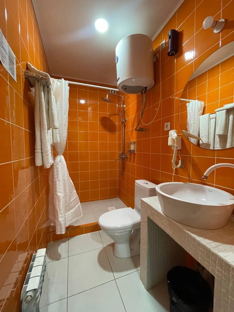 Deluxe Double or Twin Room | Bathroom | Slippers