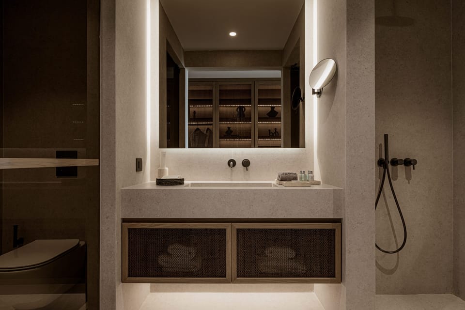 Superior Studio Suite | Minibar, in-room safe, desk, soundproofing