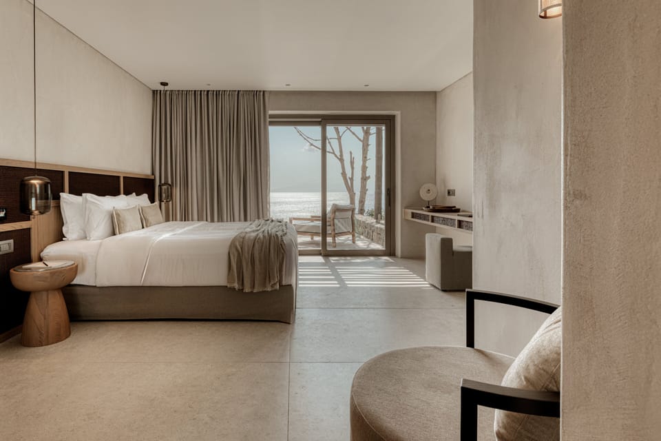 Superior Studio Suite | Minibar, in-room safe, desk, soundproofing