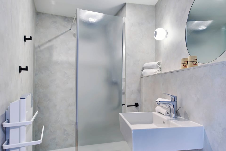 Shower, rainfall showerhead, towels