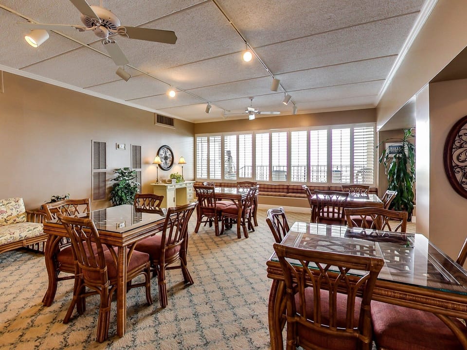 Apartment, 2 Bedrooms | Dining