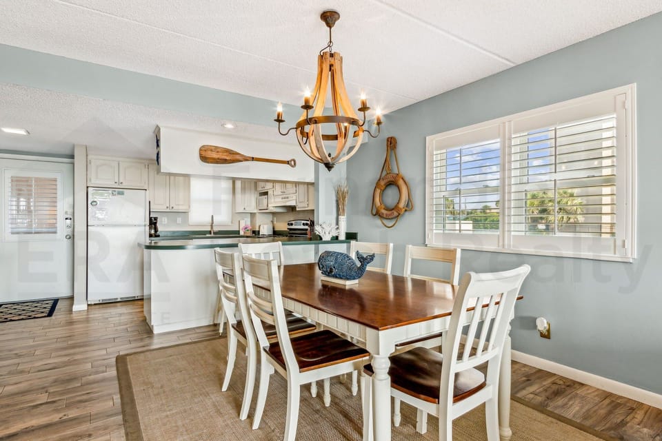 Apartment, 2 Bedrooms | Dining