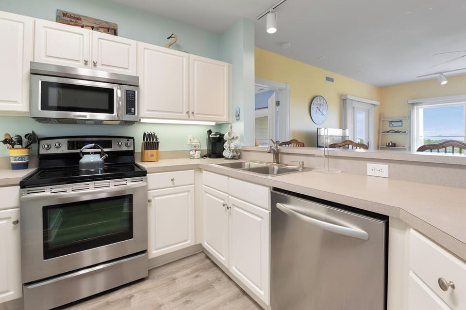 WR5C: Ocean Sunrise | Kitchen